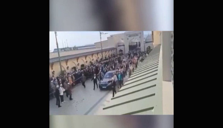 Menzil Köyü'nde cemaat liderinin karşılanma görüntüsü gündem oldu