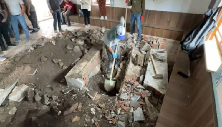 Yıkım kararı gerçeği ortaya koydu: Türbe denilen alandan insan ve hayvan kemikleri çıktı