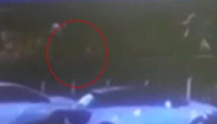 Irkçı Rumlar Türk kızına kabusu yaşattı. Taciz ve darp edip duvardan attılar