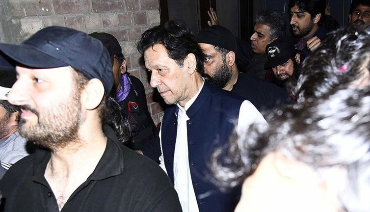 Pakistan'da eski Başbakan İmran Han'a "cinayete azmettirme" suçlaması