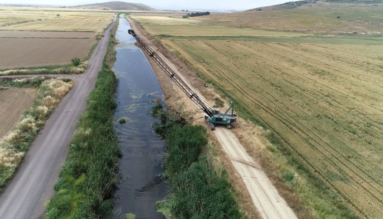 Kuş Cenneti'ne su sağlayan kanallar temizleniyor