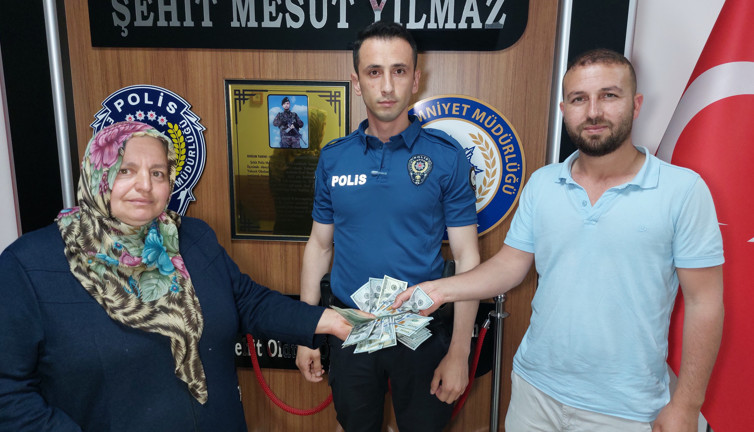 Bulduğu parayı sahibine verdi aldığı ödül şok yaşattı