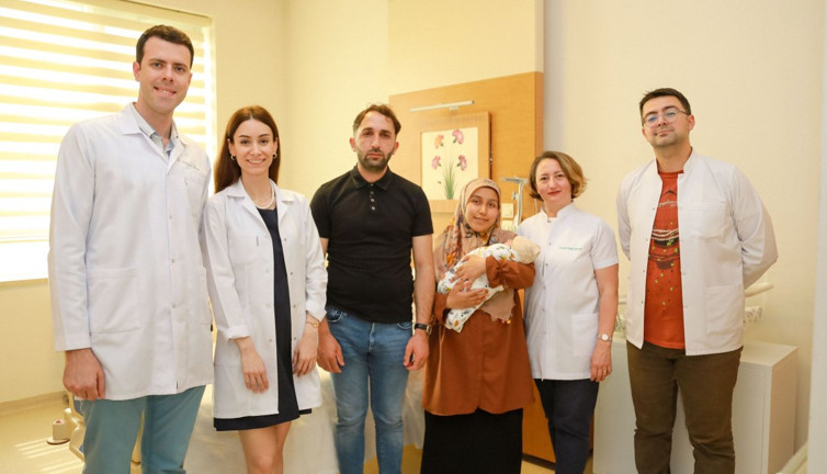 Bağırsakları göğüs kafesinde doğan bebeğin mucize kurtuluşu