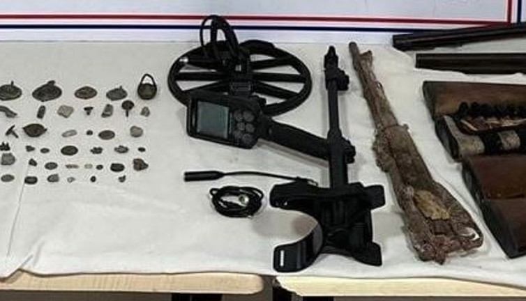 Müze gibi evi jandarma bastı