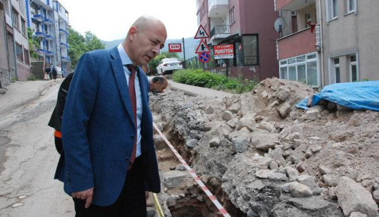 Doğalgaz kazısında bulundu görenlerin gözlerini alamadı. Bölgeye emniyet şeridi çekildi