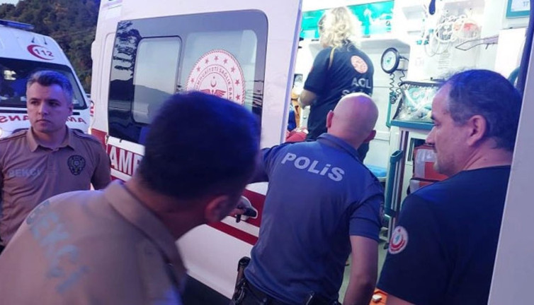 Serinlemek için girdiği denizde ölümden döndü