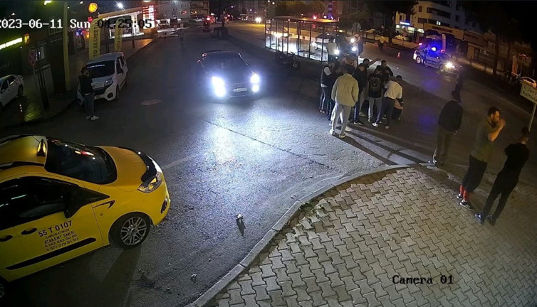 Otomobil bariyerlere çarptı; sürücü metrelerce savruldu