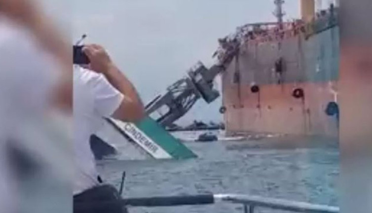 Tuzla'da korku dolu anlar: Tersanede havuz çöktü vinç geminin üzerine devrildi