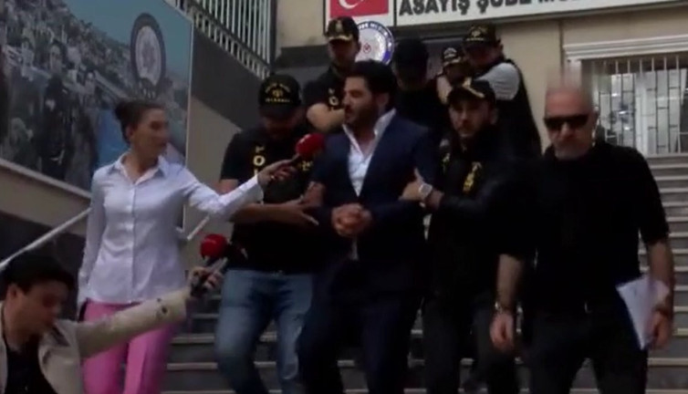 Ebru Şallı'nın eşi basını suçladı. Havalimanında gözaltına alınmıştı