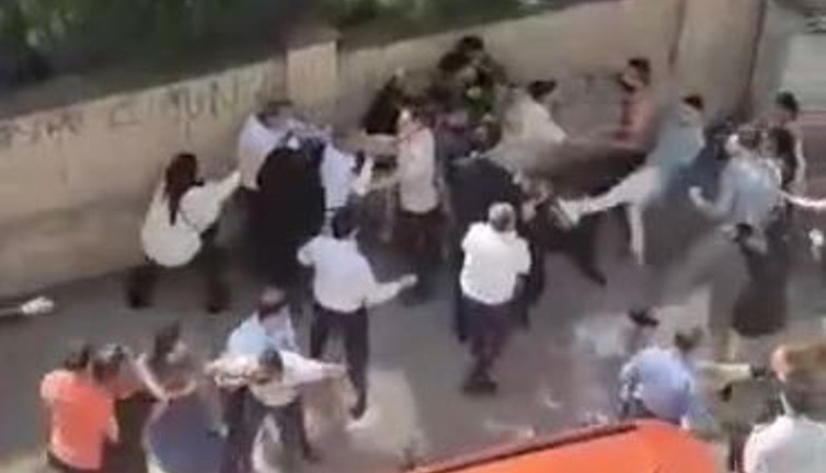 Düğünde ortalık savaş alanına döndü