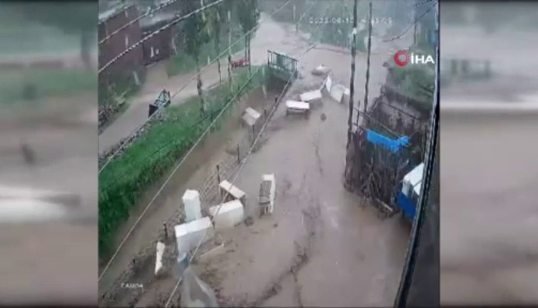 Selden kurtulmak için tellere tutunan buzdolapları, kaçınılmaz sondan kurtulamadılar