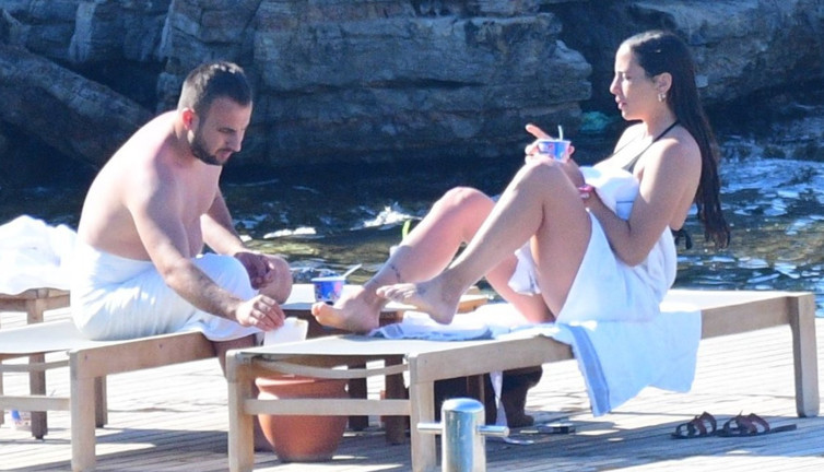 Zehra Çilingiroğlu güzelliğini annesinden almış