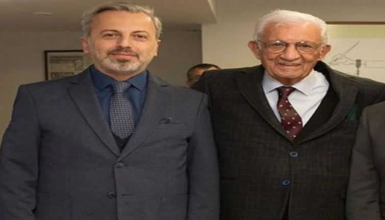 Cumhuriyet’te bildiri savaşları. Genel Yayın Yönetmeni Mollaveisoğlu ayrı gazete ayrı bildiri yayınladı