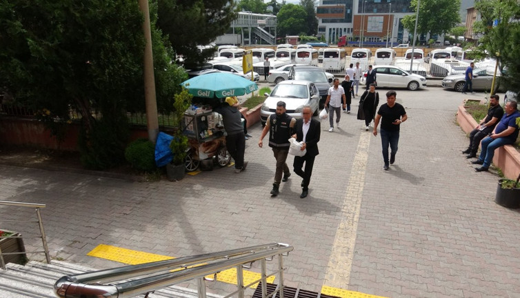 Tefecilere eş zamanlı operasyon