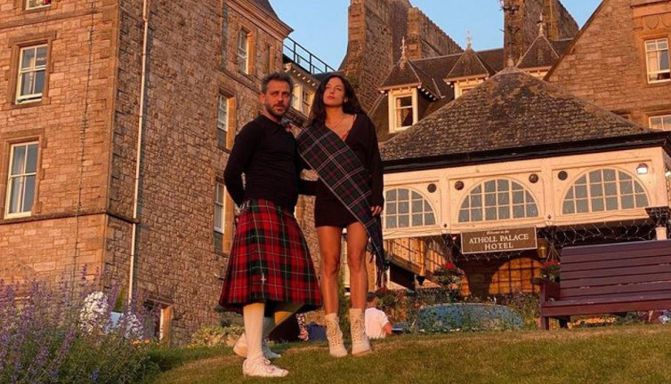 Erkan Kolçak Köstendil etek giydi! Sosyal medya karıştı