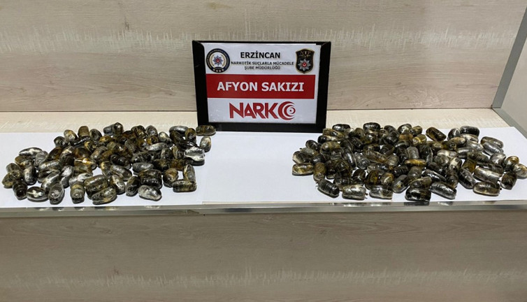 Hepsi 2 İranlı yolcunun midelerinden çıktı