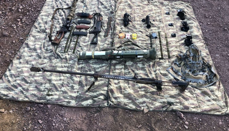 Pençe-Kilit ve Hakurk bölgelerinde çok sayıda silah ve mühimmat ele geçirildi