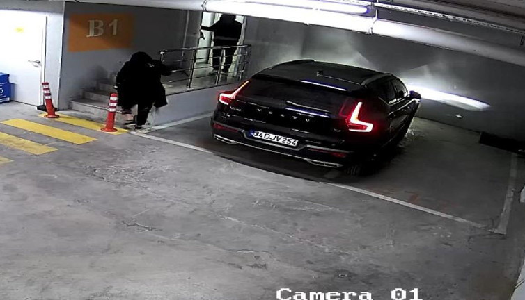 Peruk taktılar gözlükle kamufle olmaya çalıştılar ama polisten kurtulamadılar