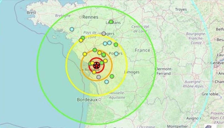 Fransa'da 5,8 büyüklüğündeki depremde evler ciddi hasar gördü