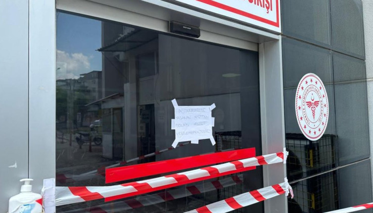 Akhisar'da devlet hastanesi sel felaketinin ardından hizmet veremiyor