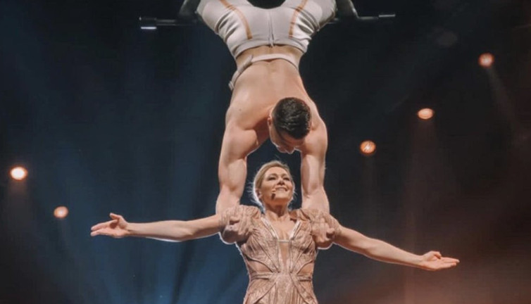 Ünlü pop yıldızı trapez kazası geçirdi