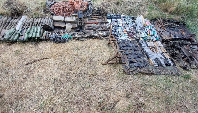 Mehmetçik teröristlerin inine girdi: Çok sayıda silah ve mühimmat ele geçirildi