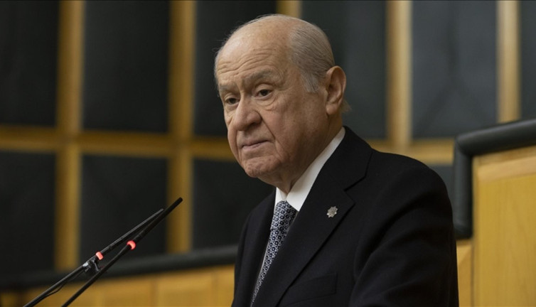 Bahçeli, Doğu Türkistan'ın sembol ismi Rabia Kadir’i Türkiye’ye davet etti