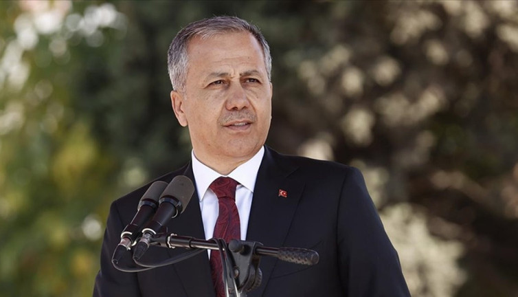 2023'te 46 bin 633 düzensiz göçmen sınır dışı edildi. Bakan Yerlikaya açıkladı