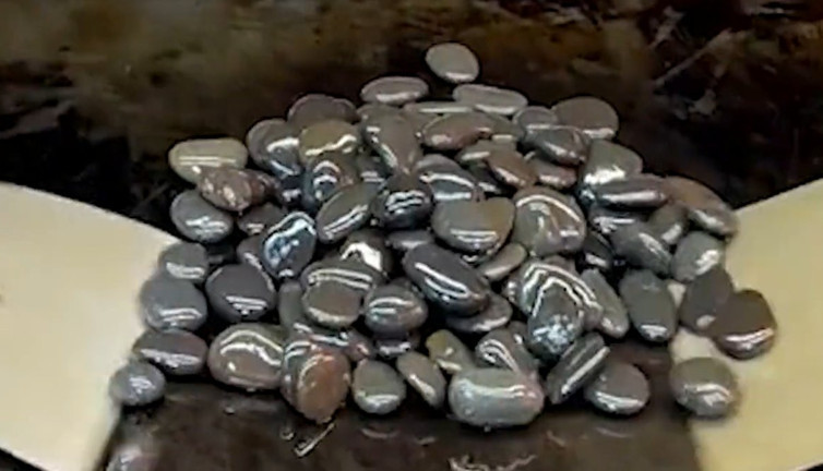 Sokak yemeği modasının son temsilcisi: Tavada kızartılmış taşlar