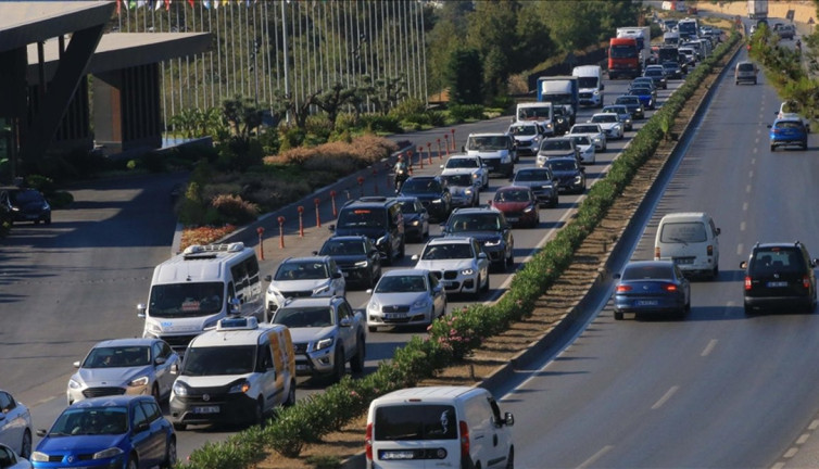 Akın akın geliyorlar: 3 günde 113 bine yakın araç girdi