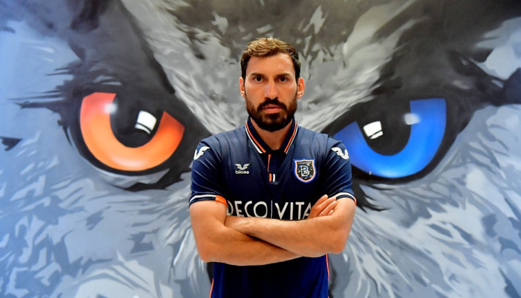 Başakşehir Şener Özbayraklı ile nikah tazeledi