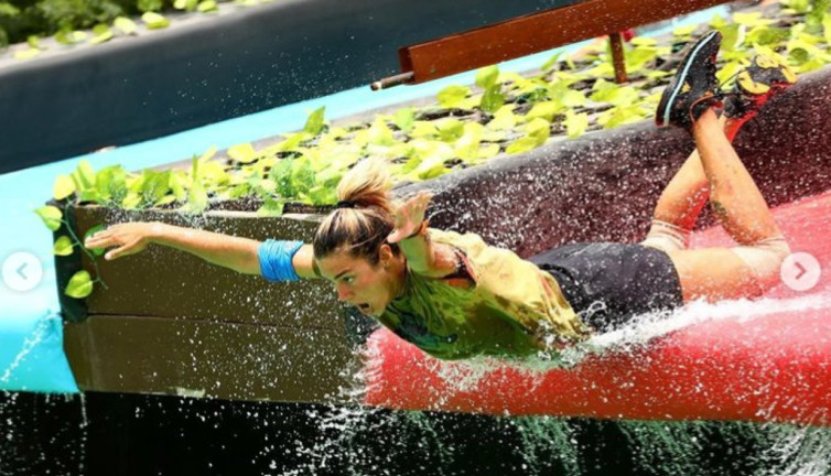 Survivor Asena bronz teni ile göz kamaştırdı. Dominik güneşinin faydasını şimdi gördü