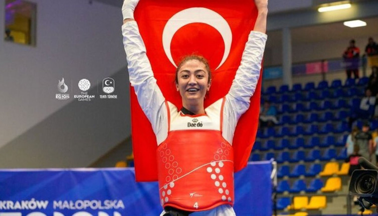 Nafia Kuş ve Sude Yaren Uzunçavdar Polonya'da altın madalya kazandı