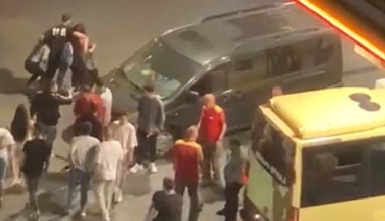 İstanbul'da yabancı uyruklular 2 kadını kaçırmaya çalıştı. Gençler yetişip kurtardı