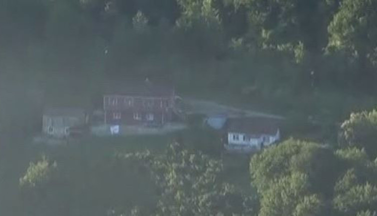 Bayram sabahı evlerden silahlar ateşlendi