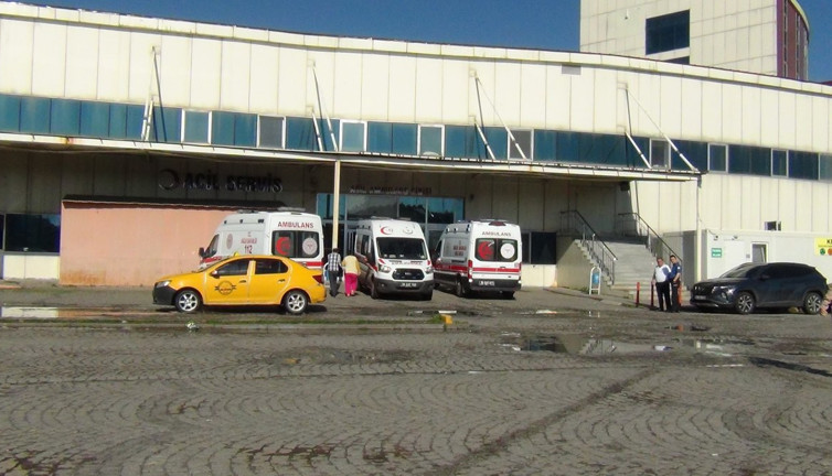 Kars’ta 55 acemi kasap kendisini yaraladı