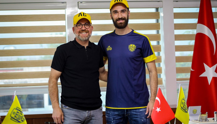 Ankaragücü'nden flaş transfer. İmzayı attı