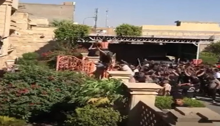 Kur'an yakma eylemine tepkiler artıyor. Irak'ta İsveç Büyükelçiliği'ne baskın