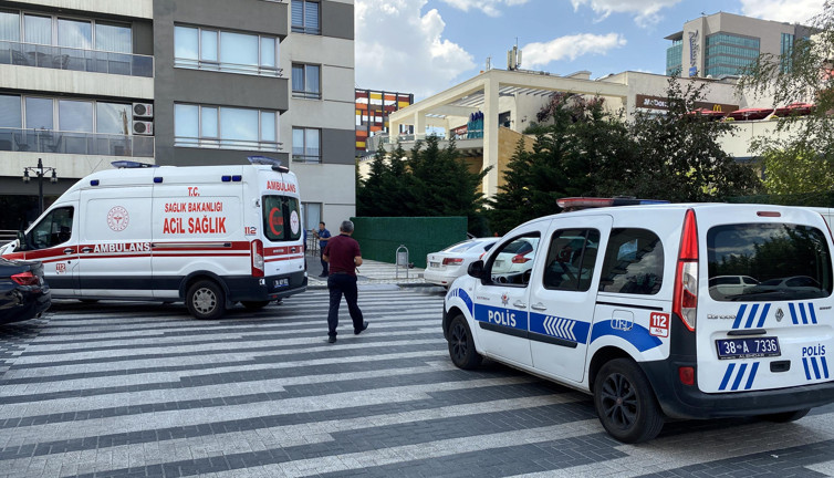 Kuşunu yakalamak için çıktığı 22 katlı rezidansın çatısından düşüp öldü