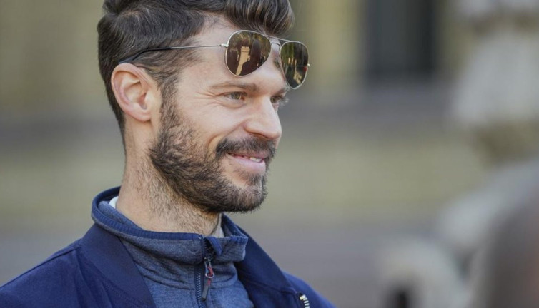 Komünist siyasetçi Björnar Moxnes gözlük çalmaktan gözaltına alındı. Yanlışlıkla aldığını iddia etti