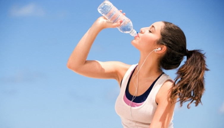 Sıcak havalarda ne kadar su içmeliyiz? Uzmanı açıkladı