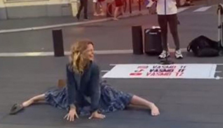 Usta sanatçı Haldun Dormen'in torunu Alya Dormen yalın ayak dans etti. Gelen yorumlara tepki gösterdi