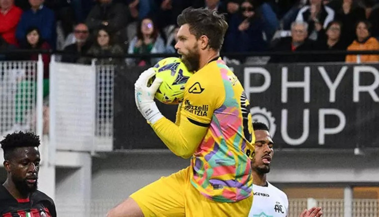 Fenerbahçe'de kaleci transferi sürprizi. İtalyanlar duyurdu