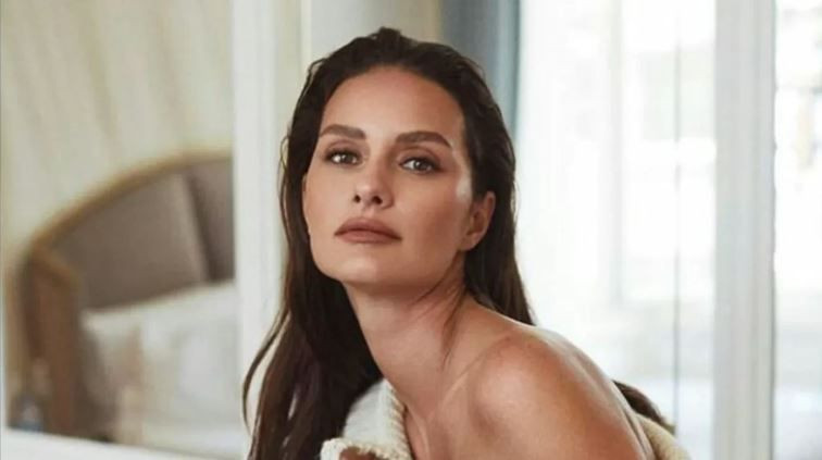 Yasemin Ergene’den ayrılan İzzet Özilhan eğlencede yakalandı: Bekar hayatına hızlı giriş yaptı - Resim: 3