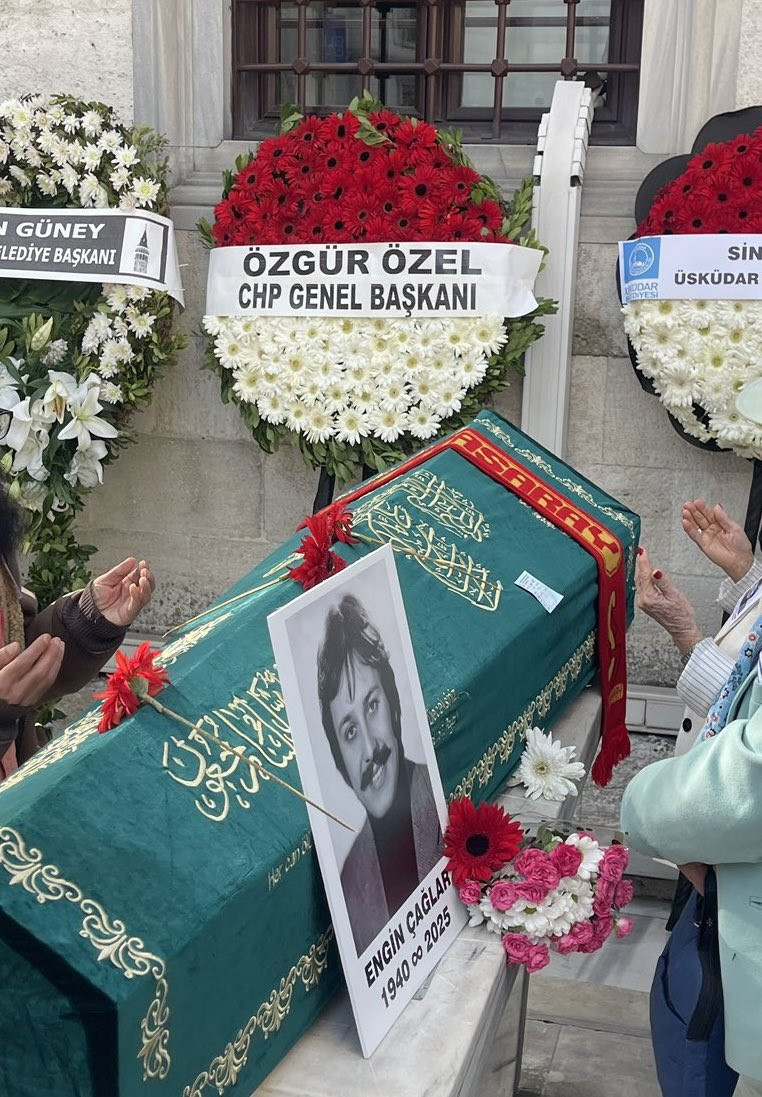 Yeşilçam'ın usta oyuncusu Engin Çağlar'ın cenazesinde büyük saygısızlık Fotoğraf çekme yarışına girdiler - Resim : 2