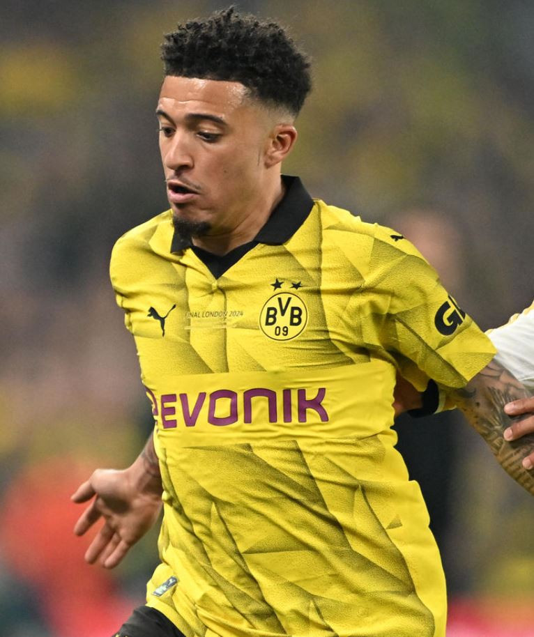 Dünya yıldızı futbolcu Jadon Sancho ve rapçi sevgilisi Saweetie’ ile Sirkeci paparazzilere yakalandı: Köşe bucak saklandılar! - Resim : 8