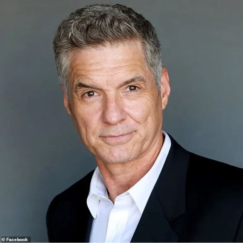 Polis rolü yetmedi, gerçeğini seçti! Ekranın efsanesi Jerry O'Donnell şimdi sokakta devriye gezecek - Resim : 8