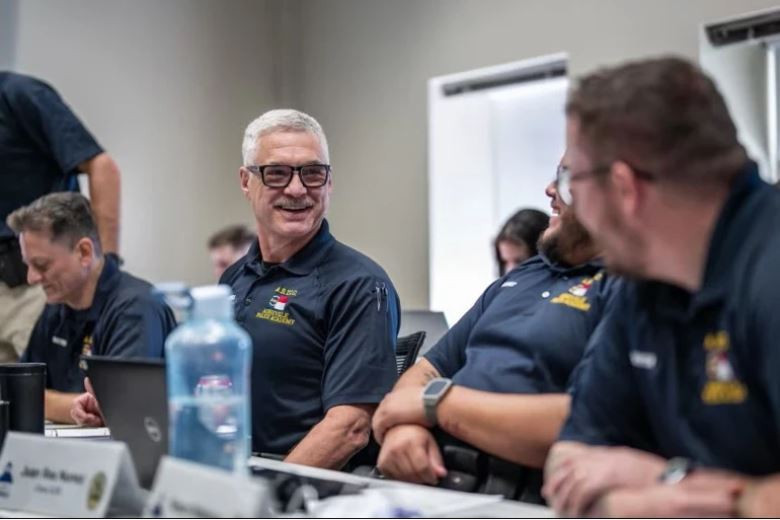 Polis rolü yetmedi, gerçeğini seçti! Ekranın efsanesi Jerry O'Donnell şimdi sokakta devriye gezecek - Resim : 5