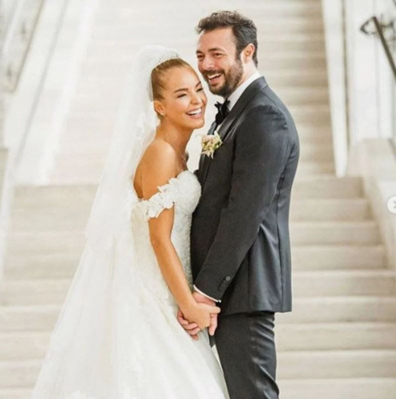 Bengü’den kırmızı kalpli paylaşım: Dedikodular alev aldı! Bir yıl sonra gelen o fotoğraf - Resim : 6