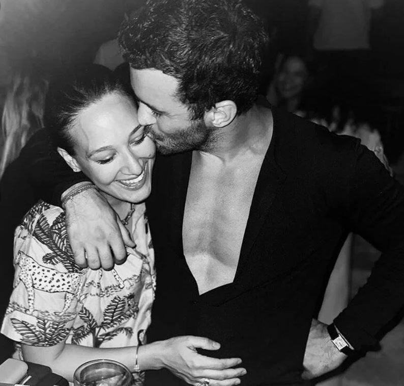 Çocukluk fotoğrafındaki o minik kız şaşırttı! Şu an tüm Türkiye'nin tanıdığı bir isim - Resim: 35